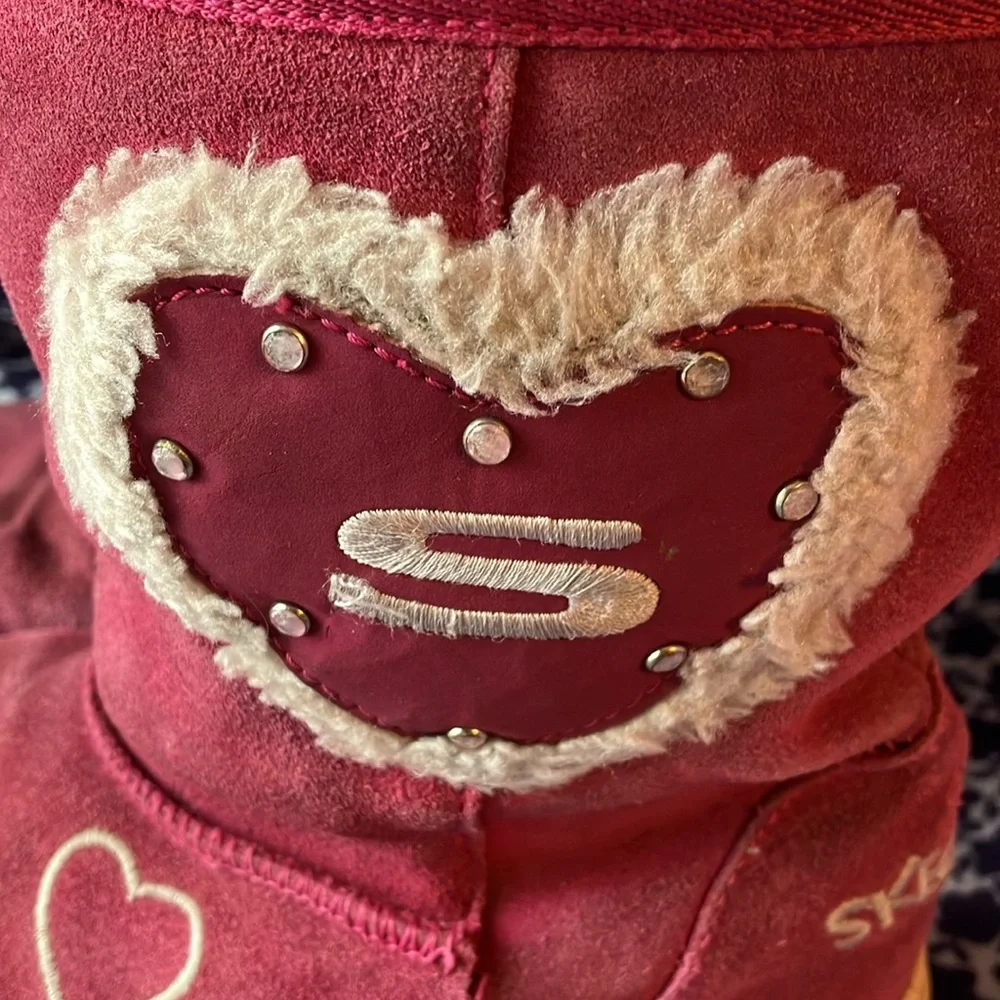 Vintage Y2K Skechers Girl’s pink suede hearts snow boots size 4 white faux fur